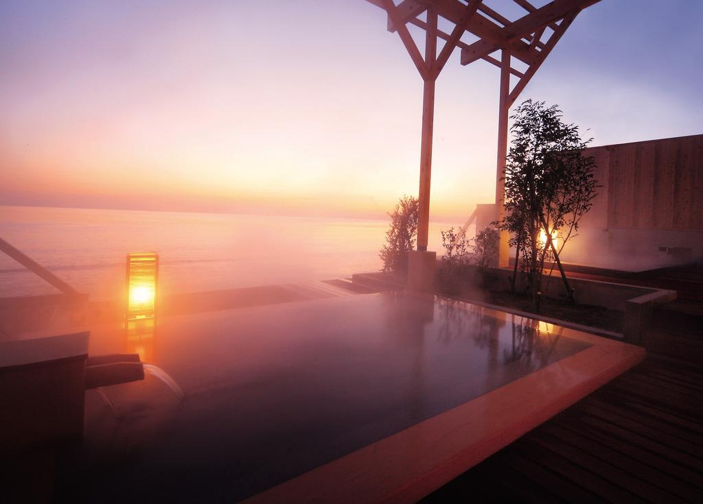 Amane Resort Seikai Beppu Eksteriør bilde A view of the outdoor onsen at the Hoshino Resorts Karuizawa Hika